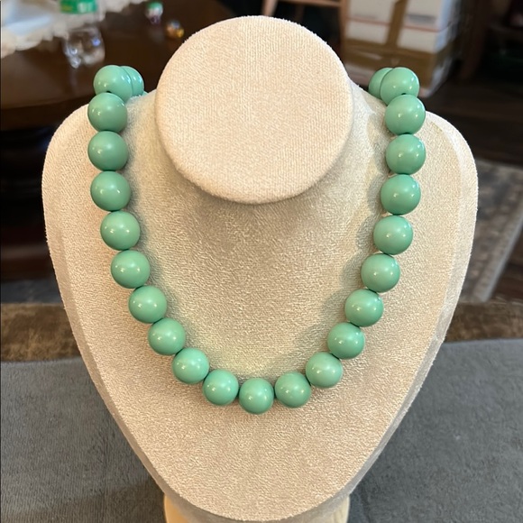 Elegant Turquoise Beaded Necklace - Picture 1 of 4